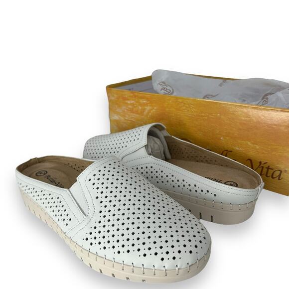 NEW Bella Vita Flats Size 8.5 Narrow Perforated White Mules Athleisure Comfort - Picture 4 of 12